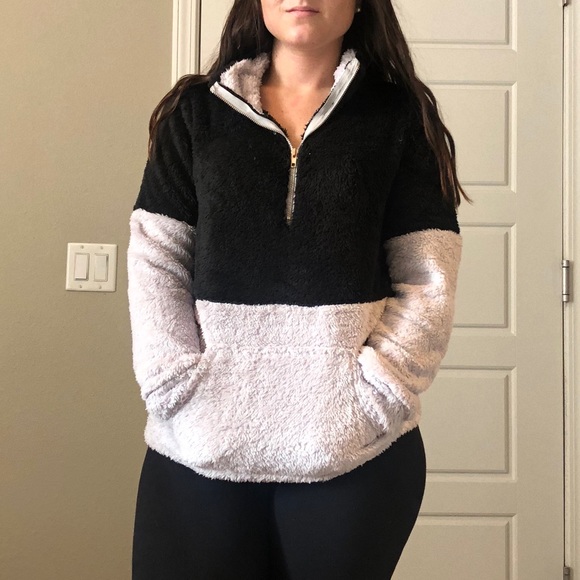 Black & Cream Two Tone Sherpa 1/4 Zip Pullover - Picture 3 of 8